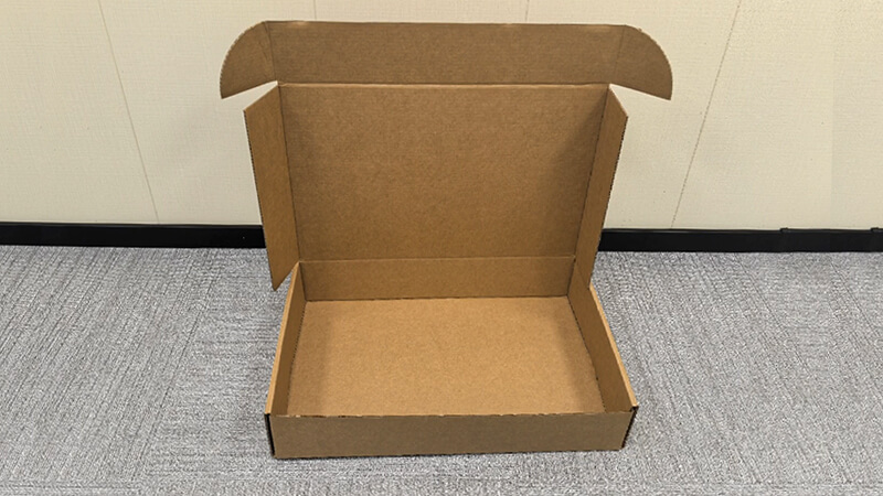 Self-locking-boxes